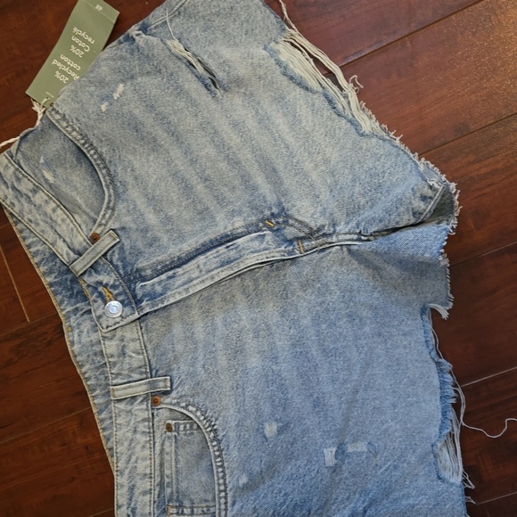 H&M Denim Shorts - Picture 2 of 7